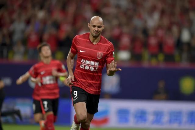 双杀海港暂时登顶！蓉城8月联赛圆满收官